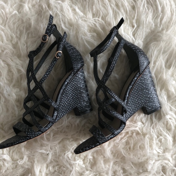 10 CROSBY DEREK LAM Snakeskin High Heel Wedge $595 - Picture 3 of 5